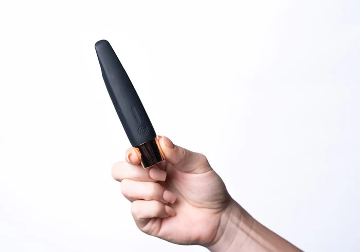 ASPEN 15-FUNCTION RECHARGABLE WIRELESS FLICKERING TIP VIBRATOR