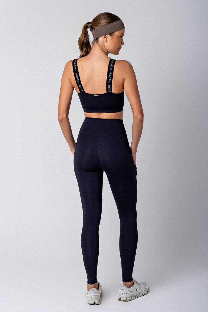 Calça Bolsos Laterais Preta