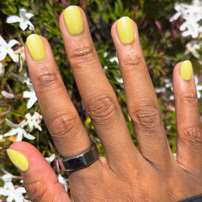 Citrus Chrome - Press-On | Extra Short | Round bright yellow false nails with shimmery chrome for quick at-home mani