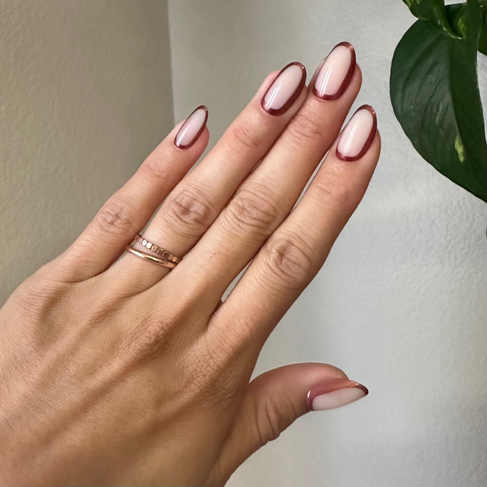 Cocoa Chrome Outline - Press-On | Medium | Oval neutral nails with chocolate chrome border for an easy at-home manicure