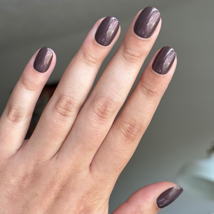 Hand with Goal Getter - Tab Press-On | Extra Short | Round nails in chocolatey neutral with golden shimmer for a polished mani