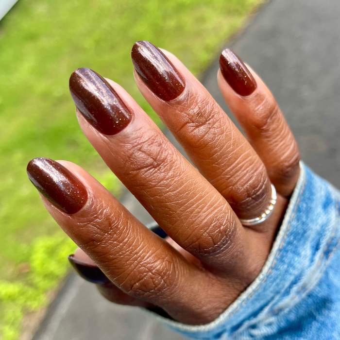 Museum Date - Press-On | Medium | Oval false nails in rich shimmery chocolate brown for an easy at-home manicure look