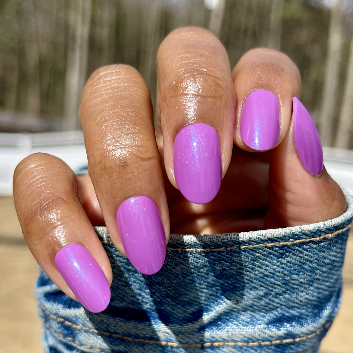Petal Shimmer - Press-On | Medium | Oval nails in shimmering pinky purple for easy at-home manicures and quick application
