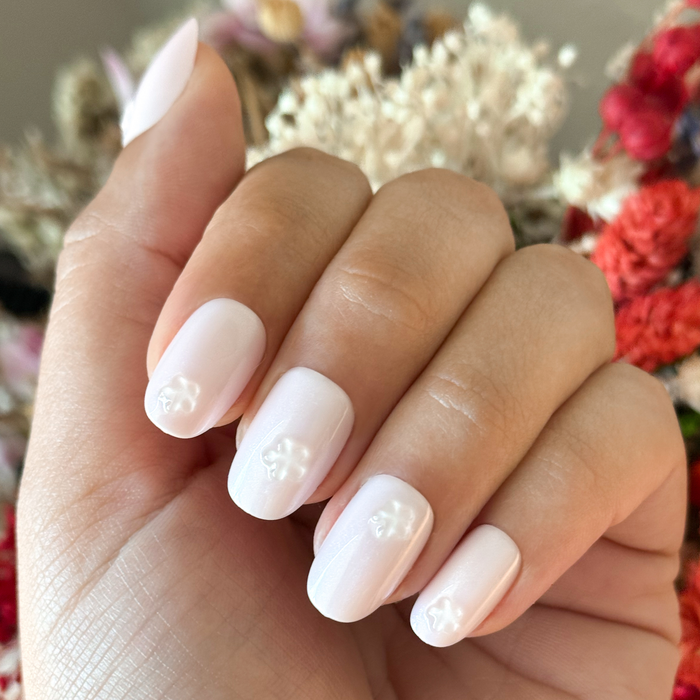 Puffy Floral Metallic - Press-On | Short | Round with soft white polish and 3D puffy flower detail for easy mani