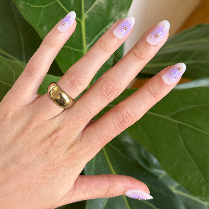 Sparkle Aura Mixed Pack - Press-On | Medium | Oval with soft pink and magenta gradient, adorned with raised gold stars manicure