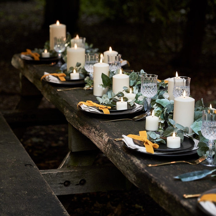 Alfresco-dining-table-candles-outdoor-wedding_2000x2000_45f880de-01e9-46cc-8748-b04d960aacd9.jpg